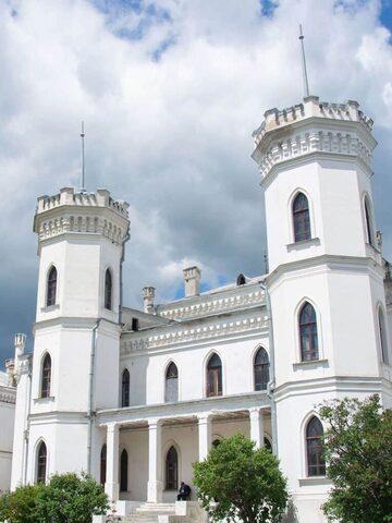 Restoration, Shariv Castle