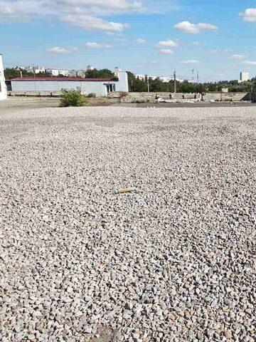 Flat roof repair of the shopping mall on Gvardiytsiv-Shyronintsiv Street.