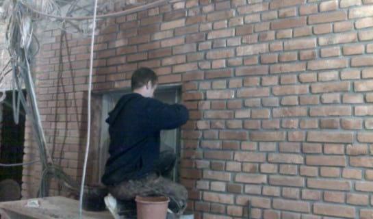 Restoration of old bricks in the office interior